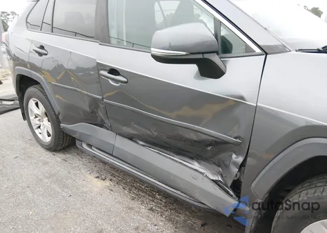 2021 Toyota Rav4 Xle z USA, uszkodzony, nr VIN 2T3P1RFV6MC185208